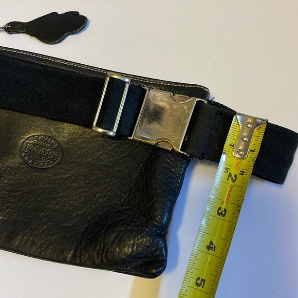 Roots Canada Vintage Black Pebbled Leather Fanny Pack - Picture 12 of 14